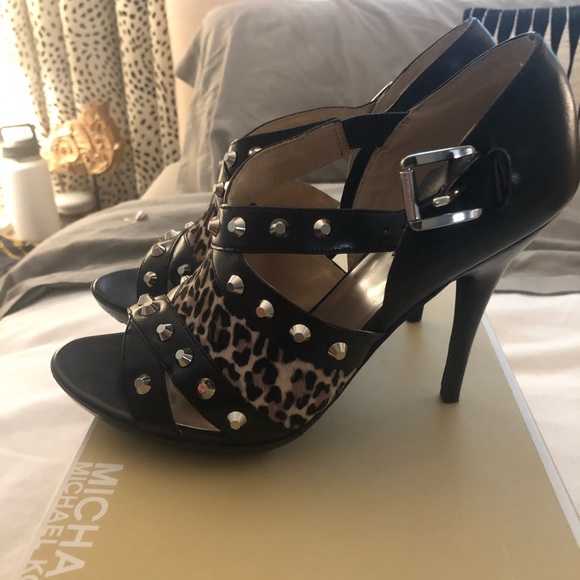 Michael Michael Kors heel - Picture 2 of 3